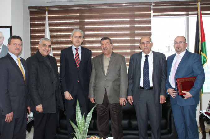بنك الاستثمار الفلسطيني PIB يزور بلدية البيرة لبحث سبل التعاون بينهما