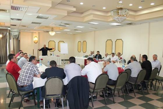 عقد ورش تدريبية لموظفي البنك بكافة فئاتهم الوظيفية في الإدارة العامة والفروع والمكاتب