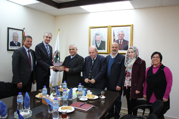 "القدس المفتوحة" وبنك الاستثمار الفلسطيني PIB يوقعان مذكرة تفاهم للتعاون بين الجانبين